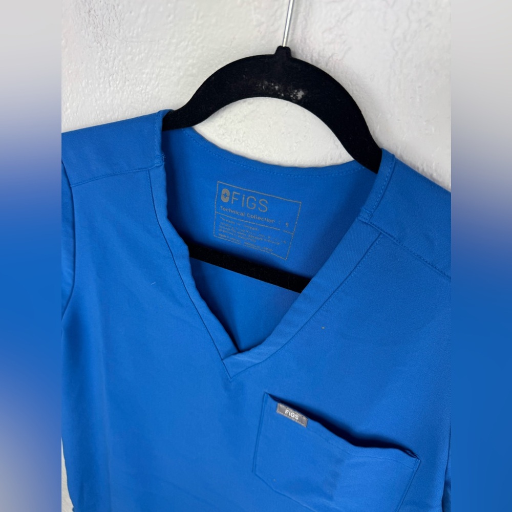Women's Blue V-Neck Scrub Top - Picture 3 of 4